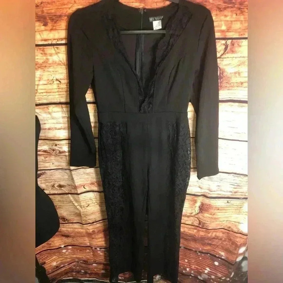 💃🏻🔥Black Lace accent Jumpsuit💃🏻🔥 - Picture 1 of 13